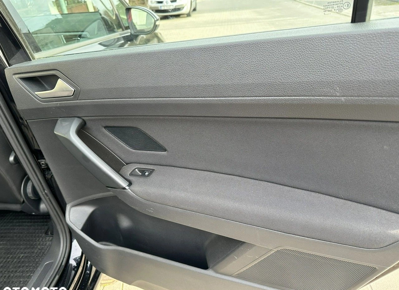 Volkswagen Touran cena 59600 przebieg: 220100, rok produkcji 2017 z Koszalin małe 232